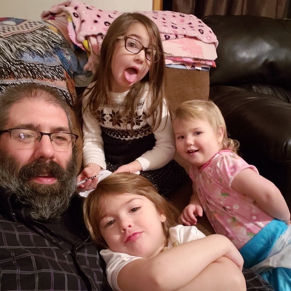 Meet your Poshers, Ron & Maigan - Picture 3 of 6